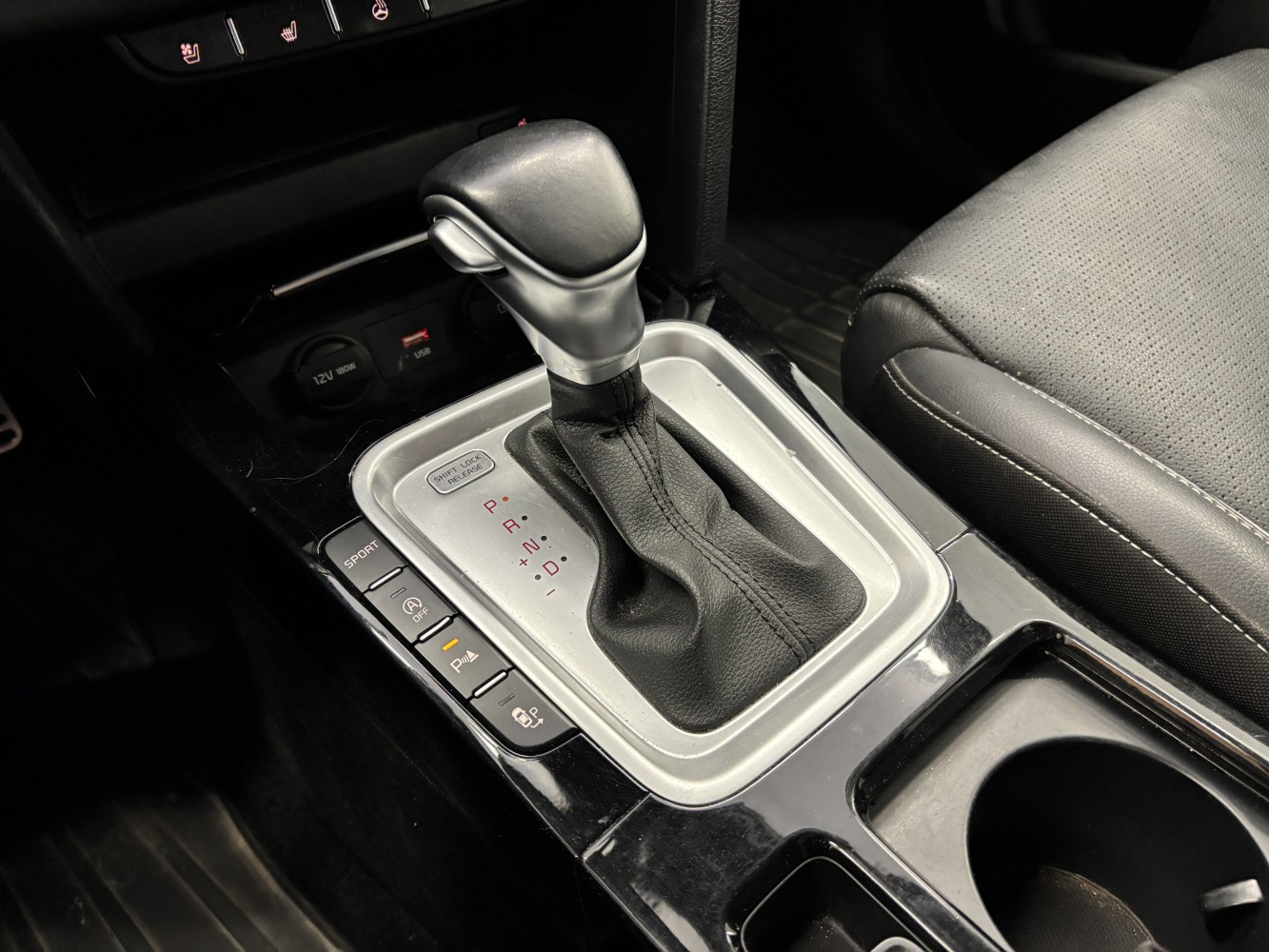 Car image 25