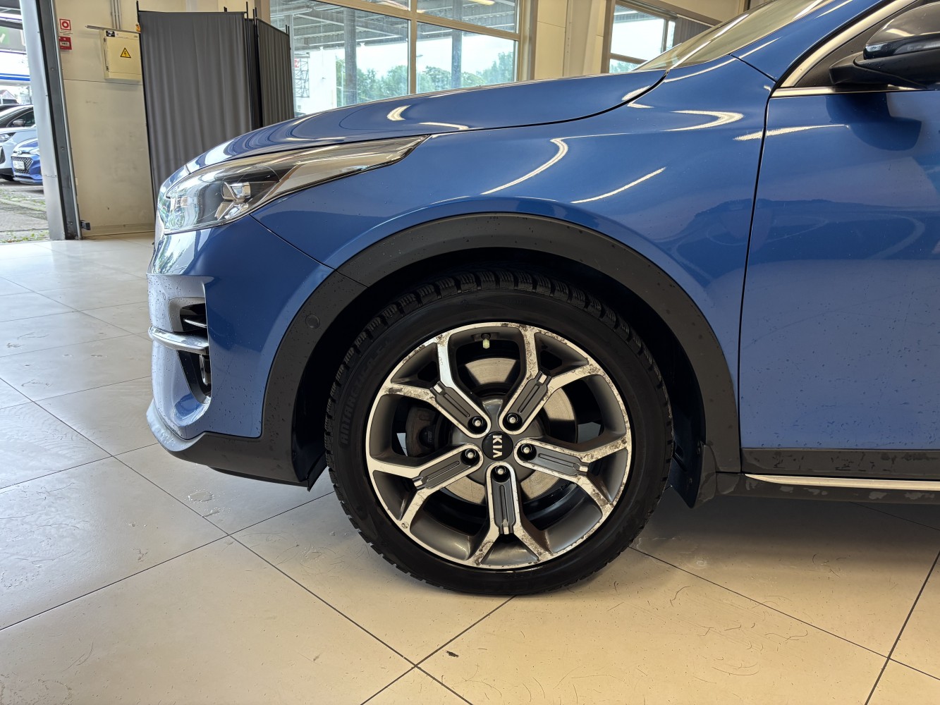 Car image 4