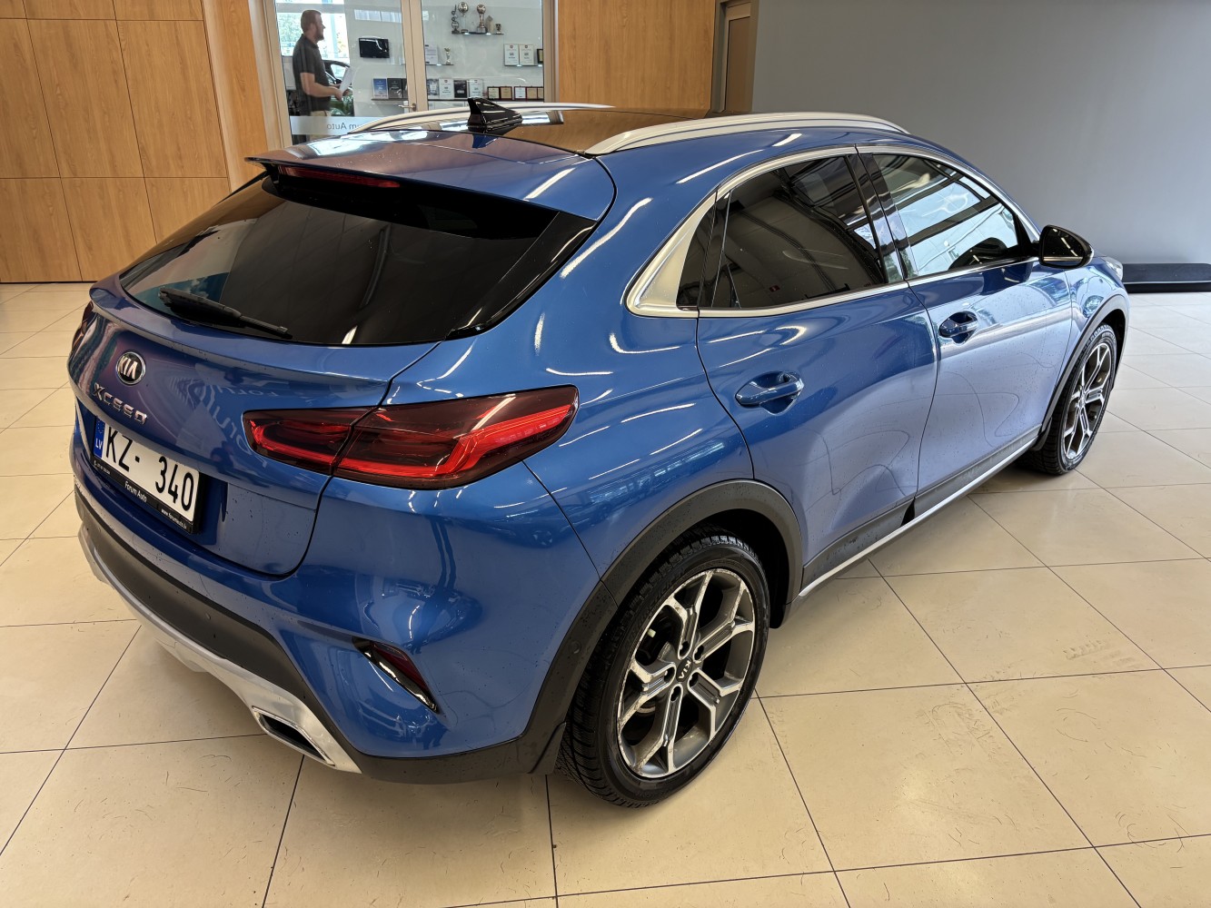 Car image 3