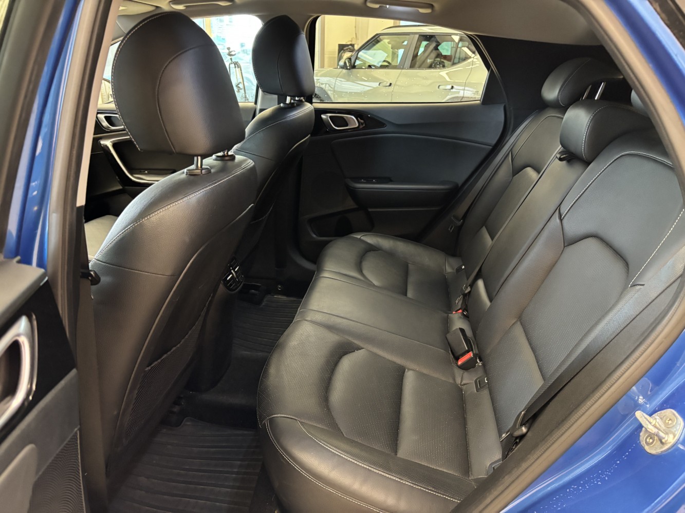 Car image 27
