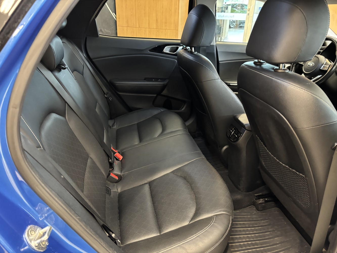 Car image 30