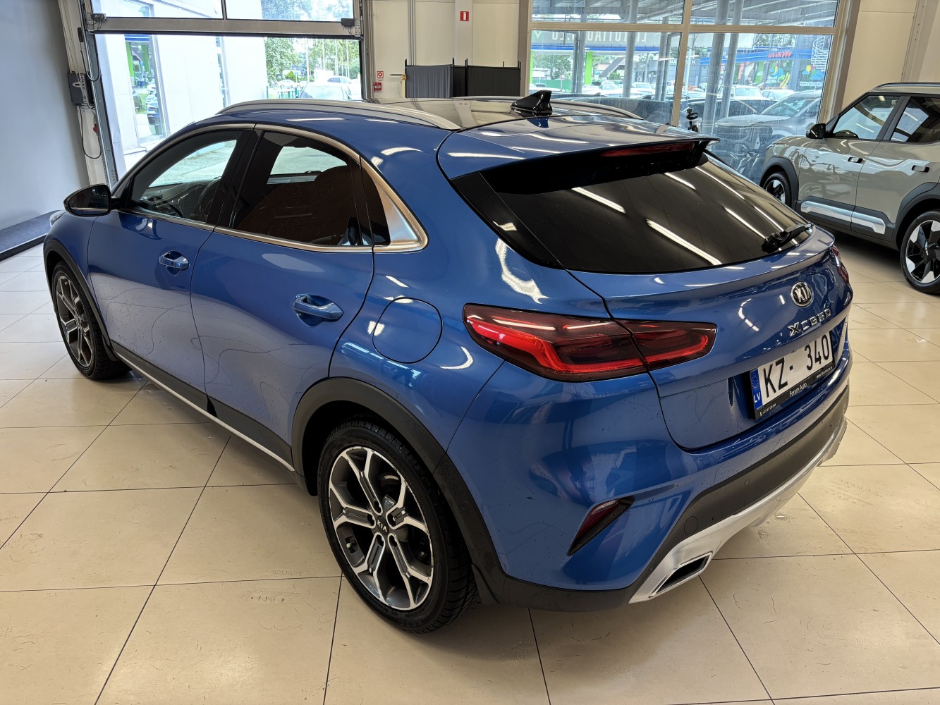 Car image 2