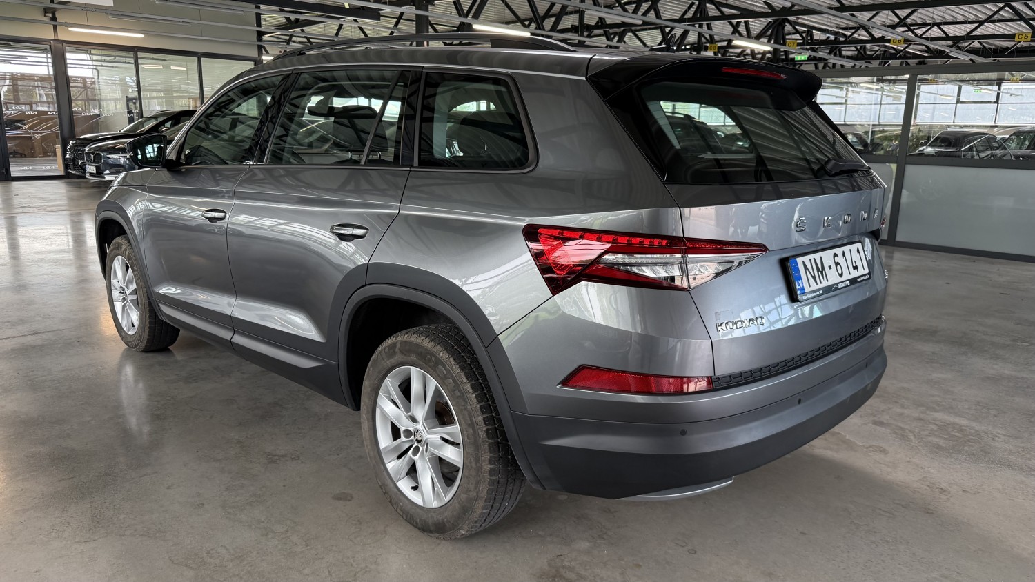 Car image 3