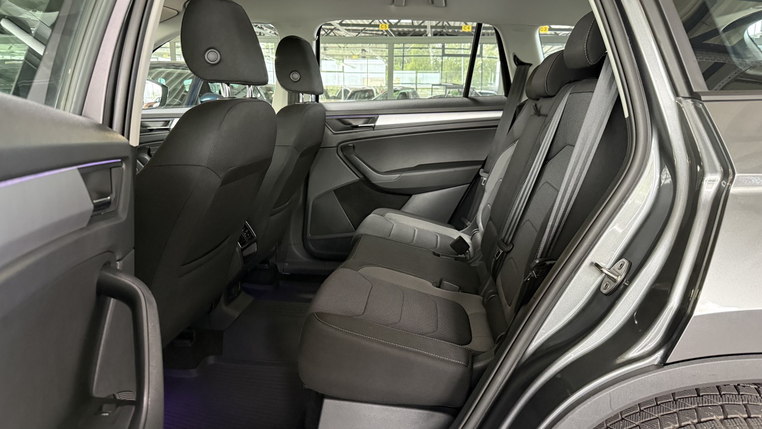 Car image 11