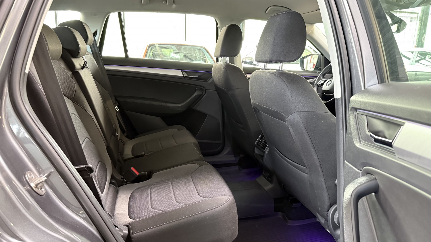 Car image 13