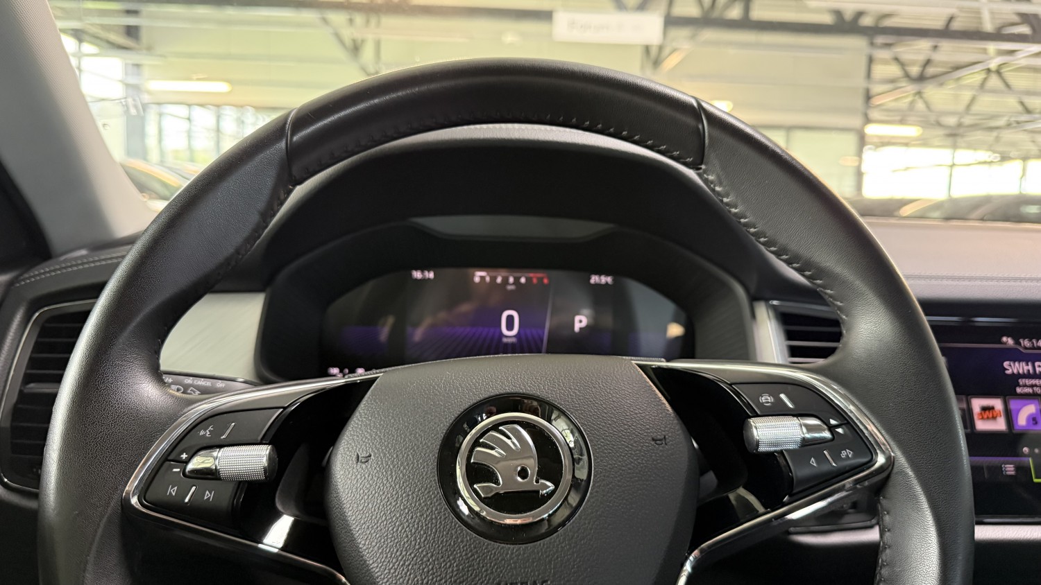 Car image 17