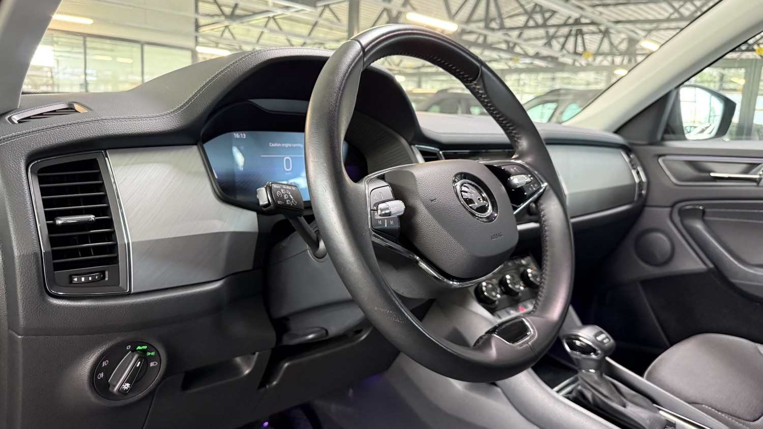 Car image 16