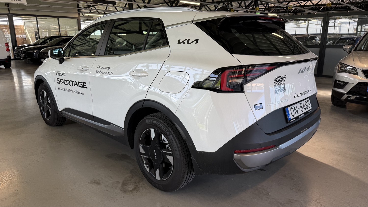 Car image 3