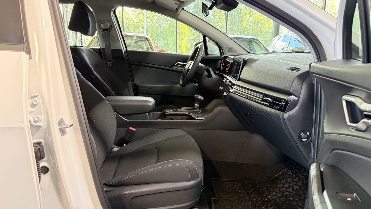 Car image 15