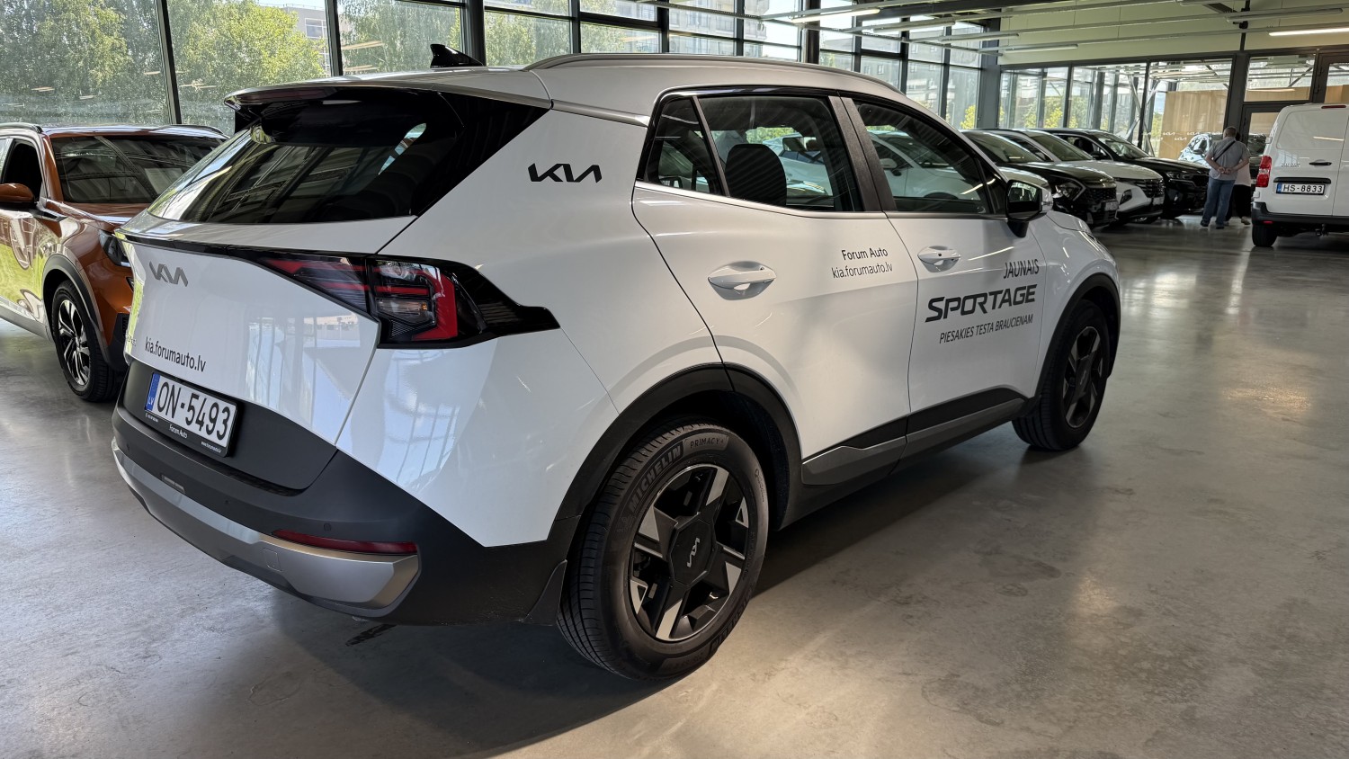 Car image 4