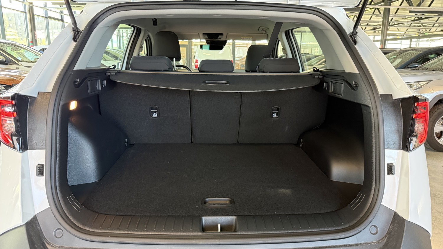Car image 13
