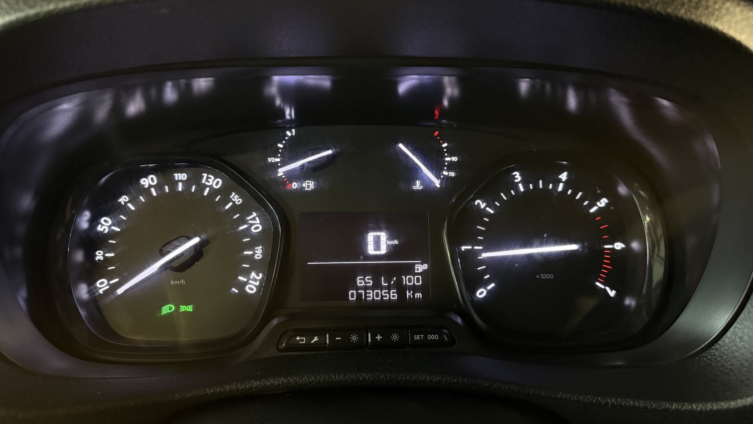 Car image 15