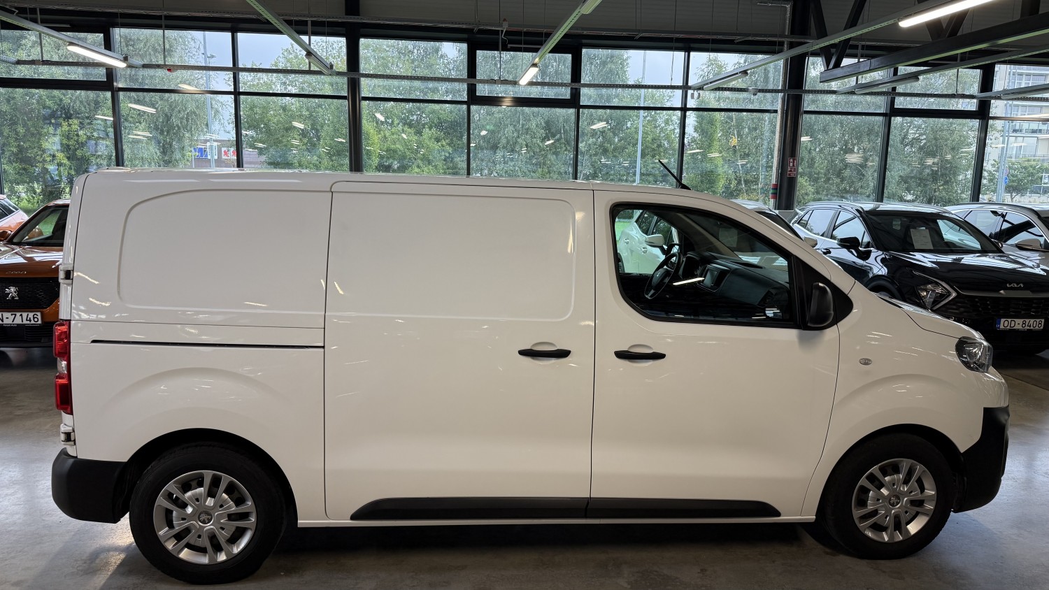 Car image 5