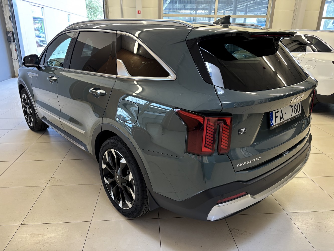 Car image 3