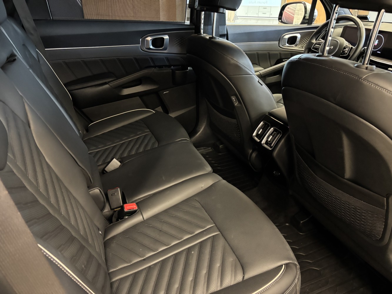 Car image 32