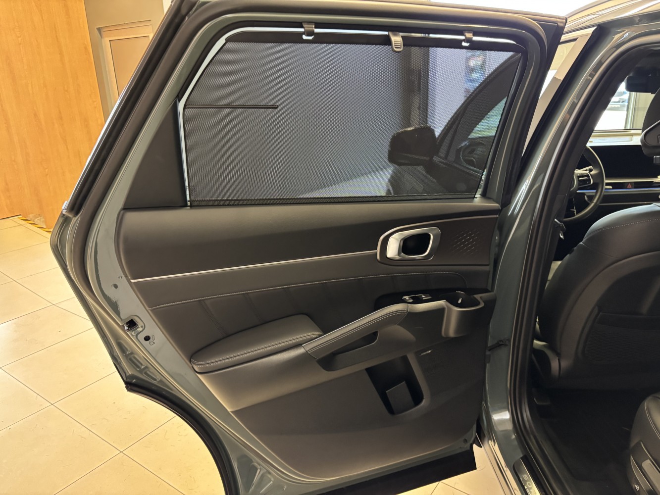 Car image 29