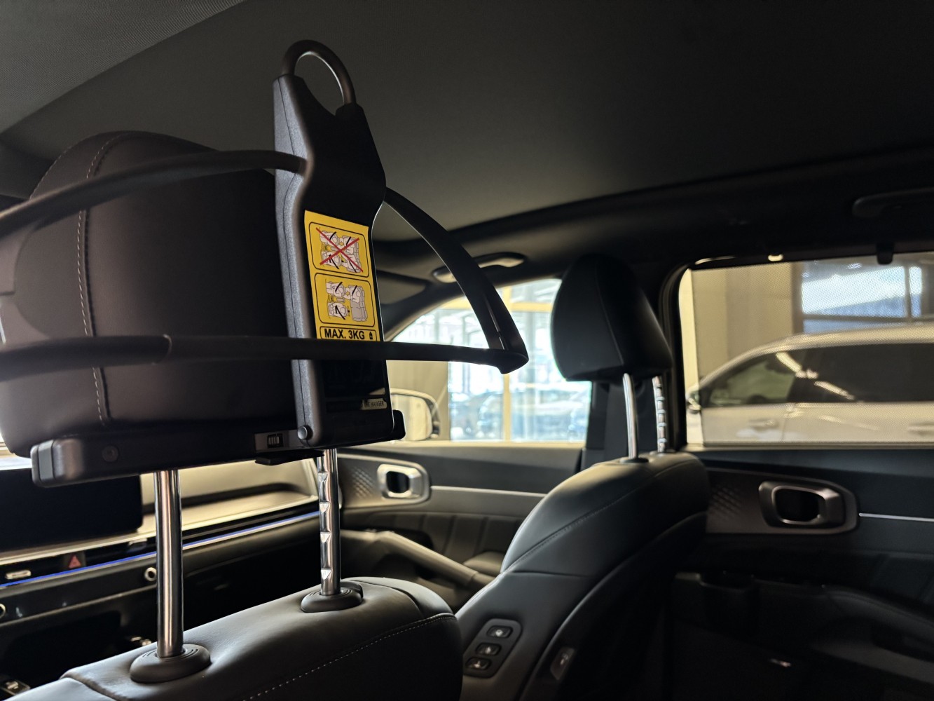 Car image 30