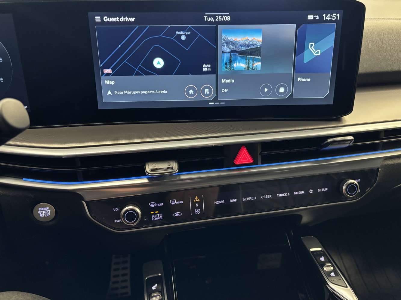 Car image 28