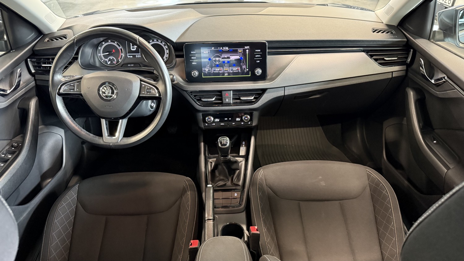 Car image 16