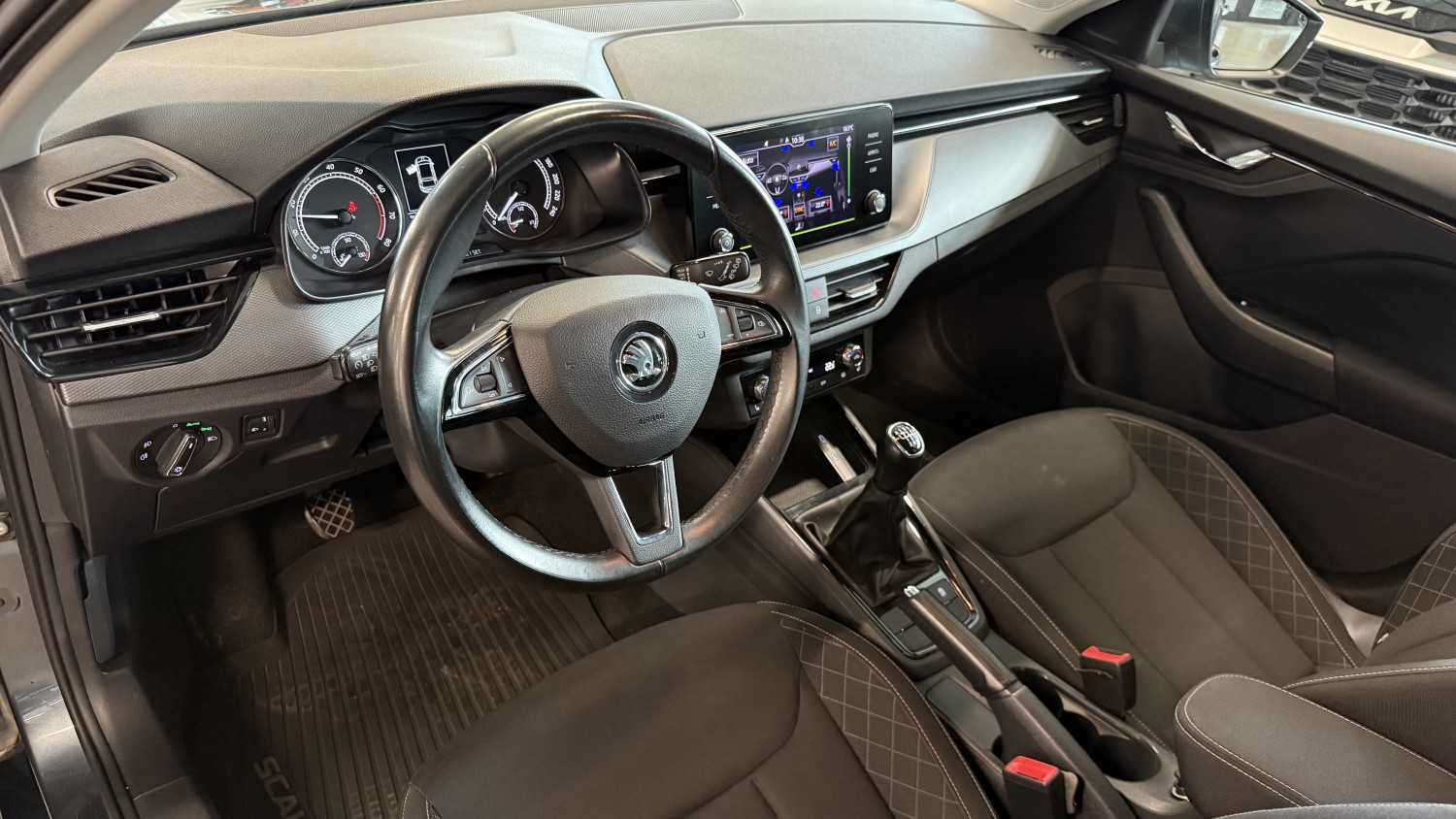 Car image 11
