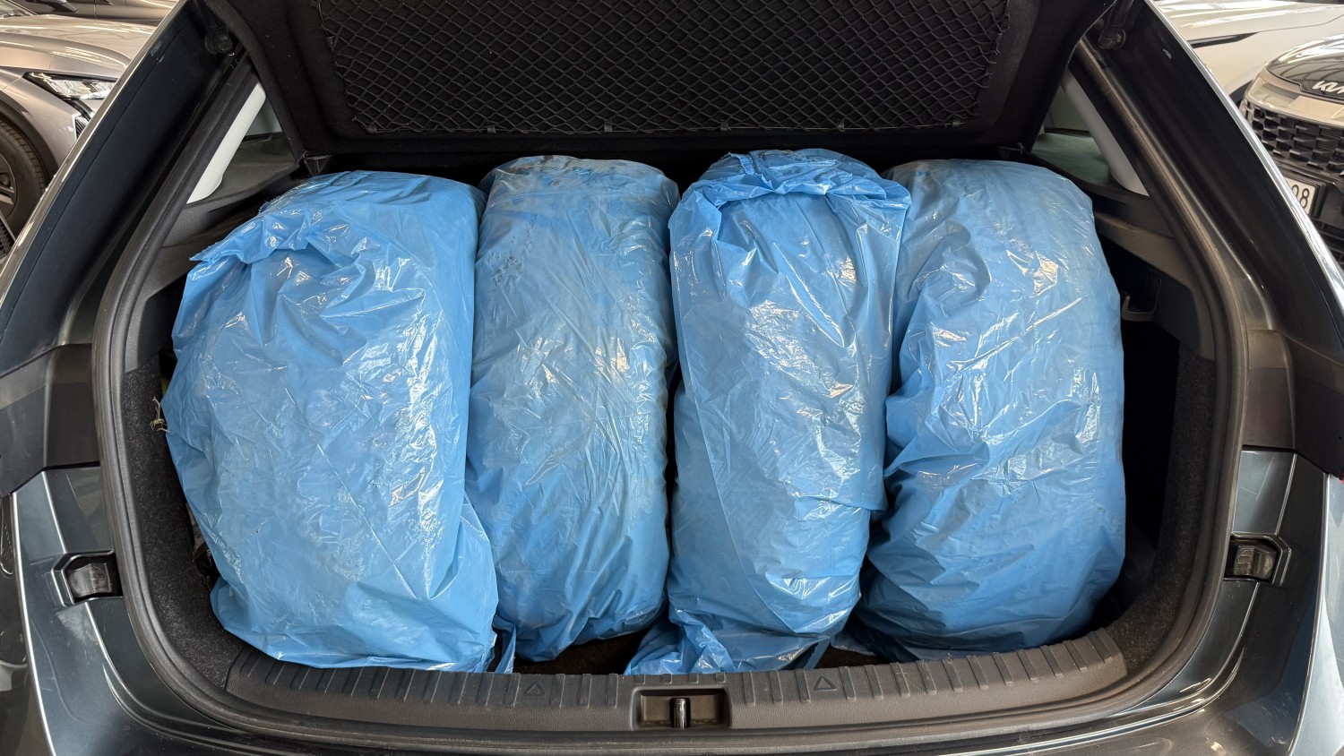Car image 13