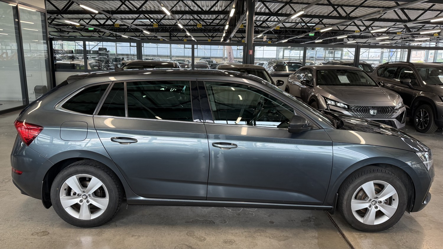 Car image 5