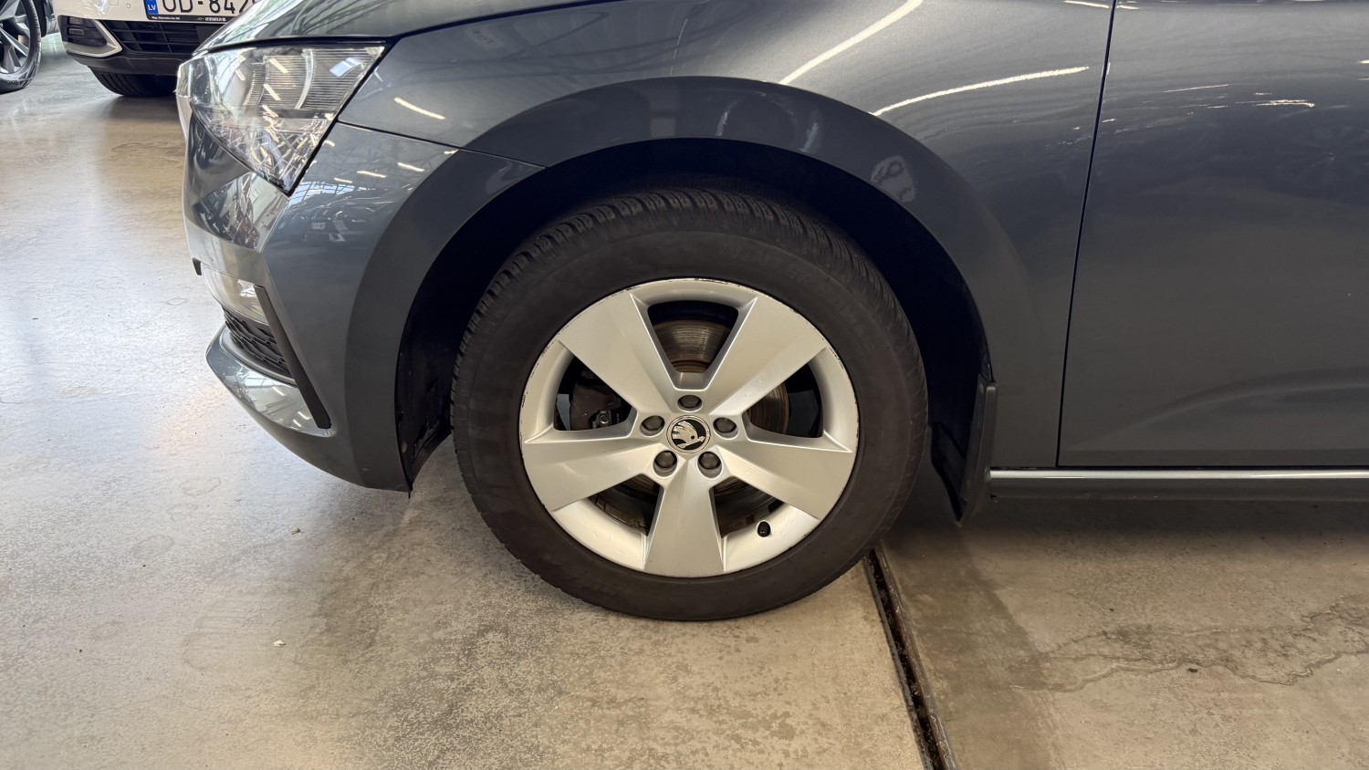 Car image 7