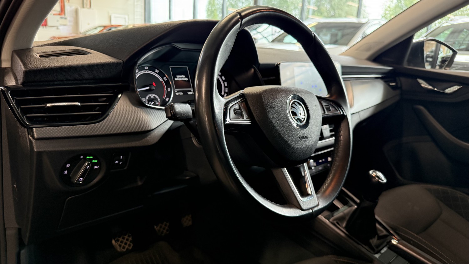 Car image 17