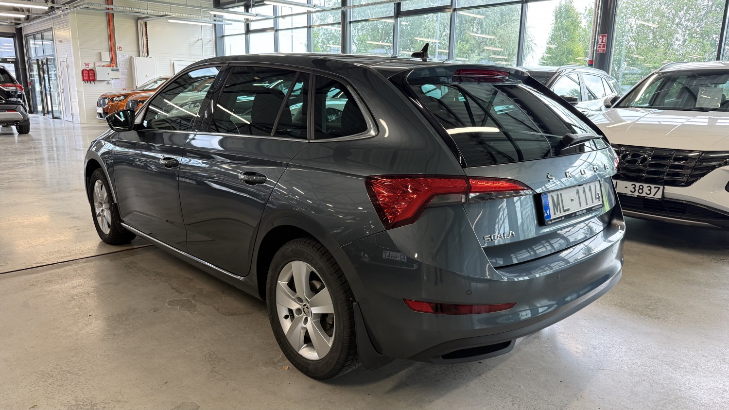 Car image 3