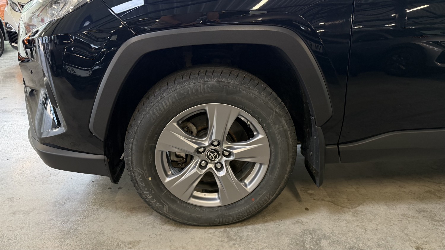 Car image 7