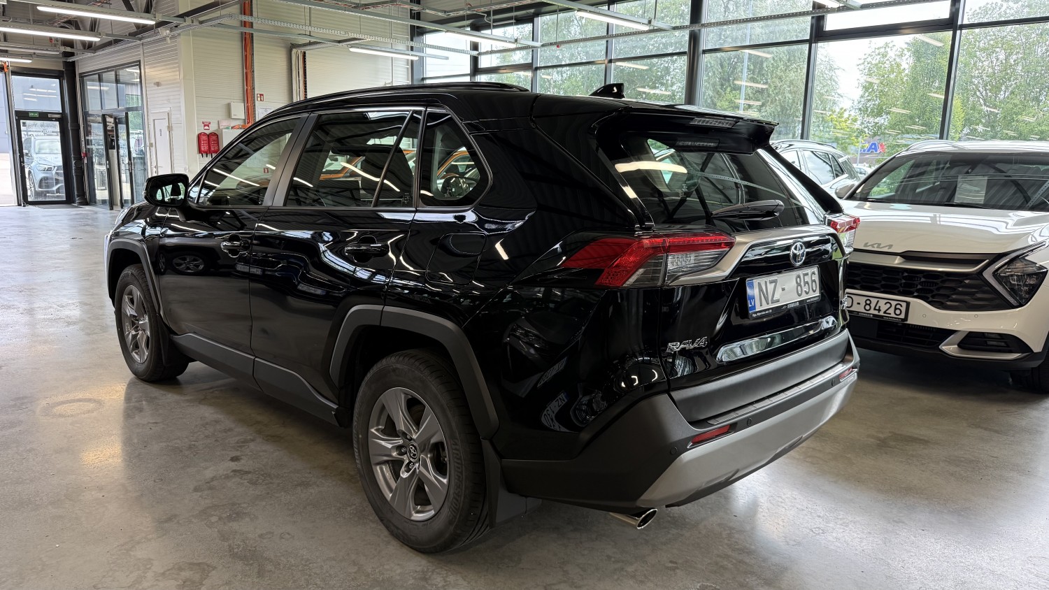Car image 3