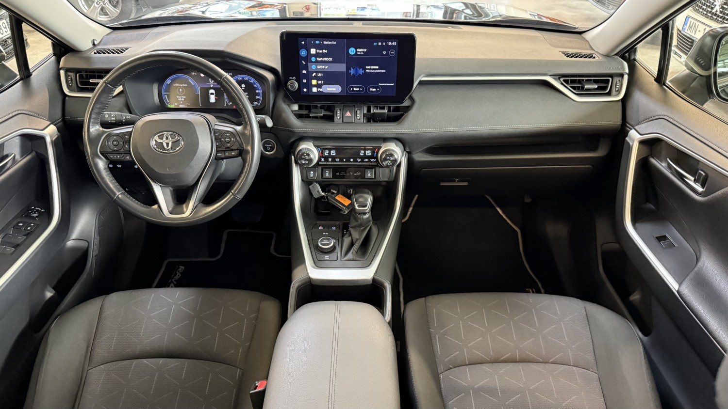 Car image 16
