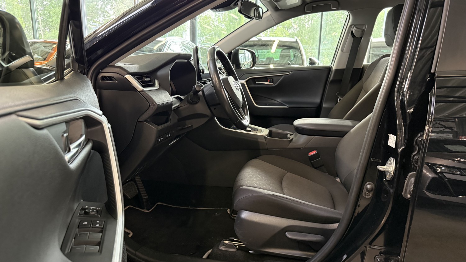Car image 10