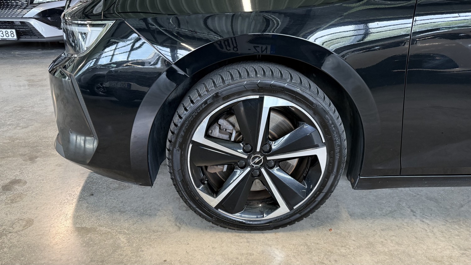 Car image 7