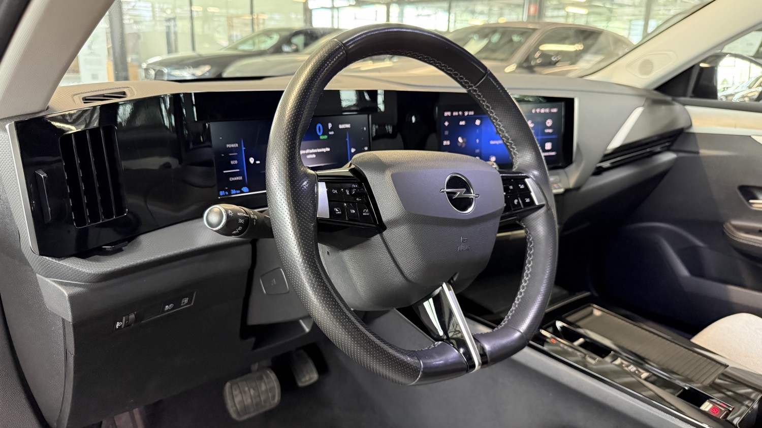 Car image 17