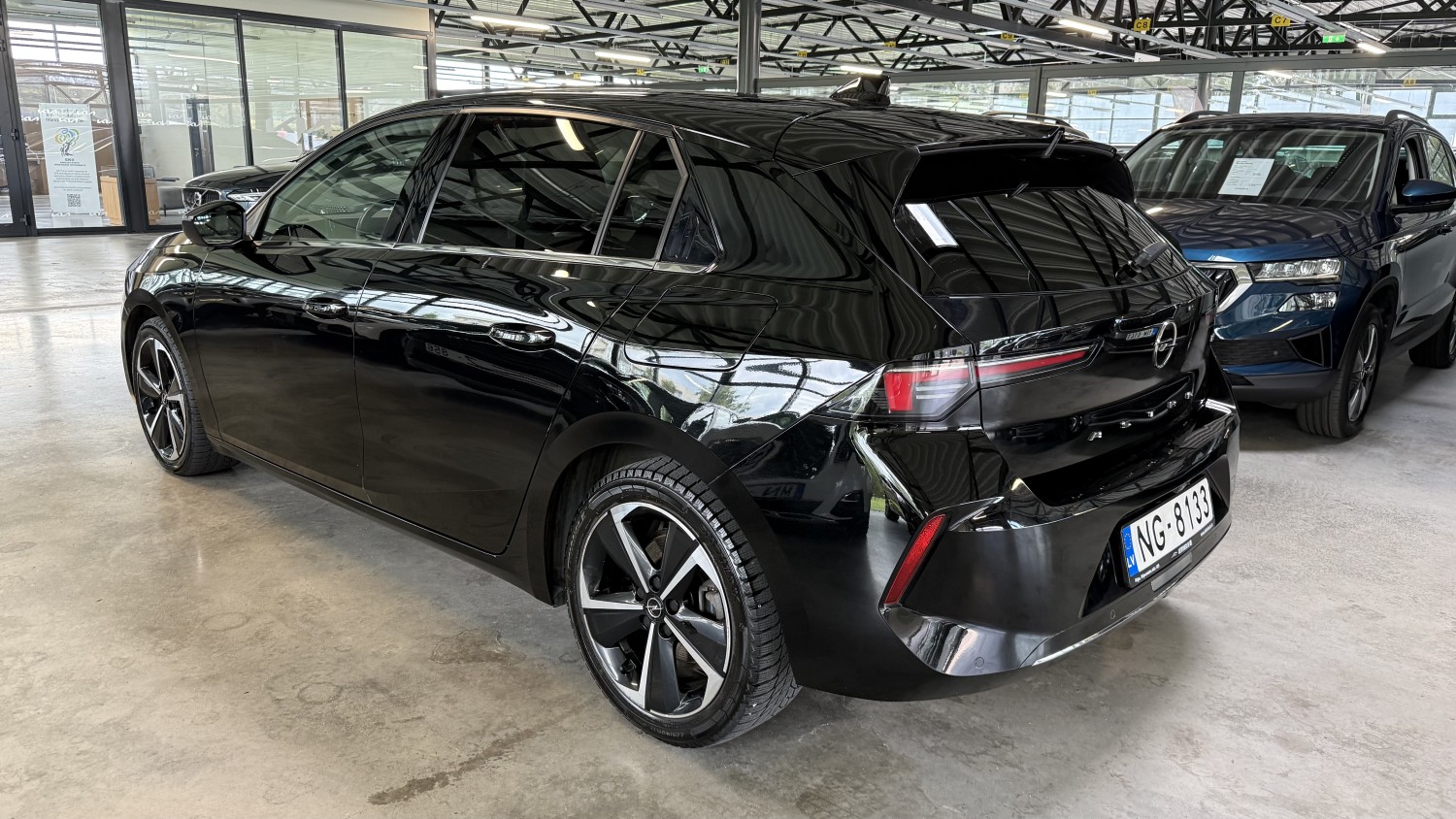 Car image 3