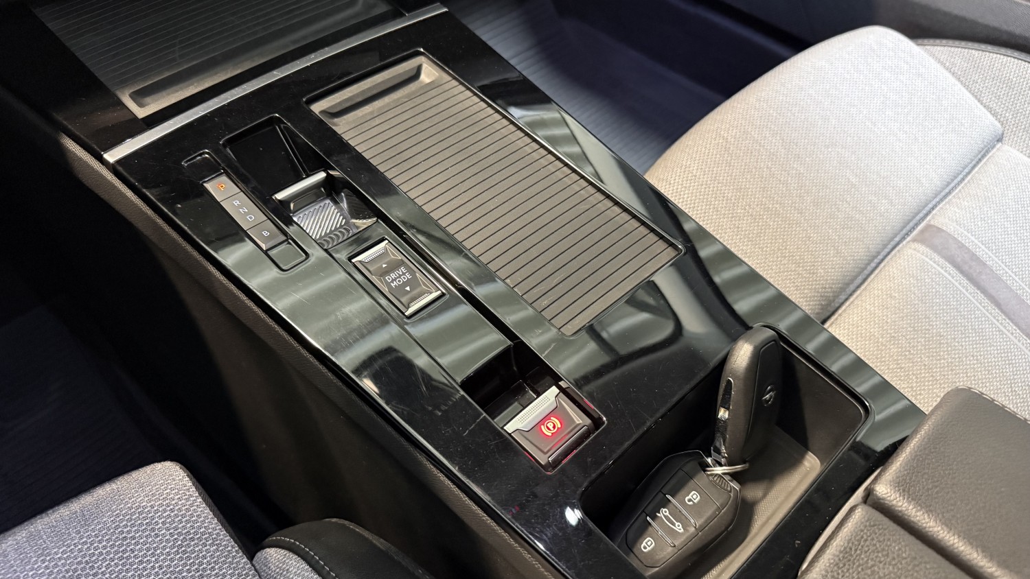 Car image 22