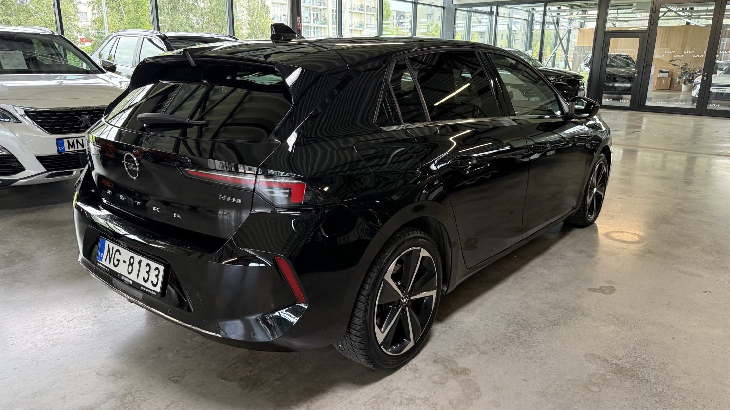Car image 4