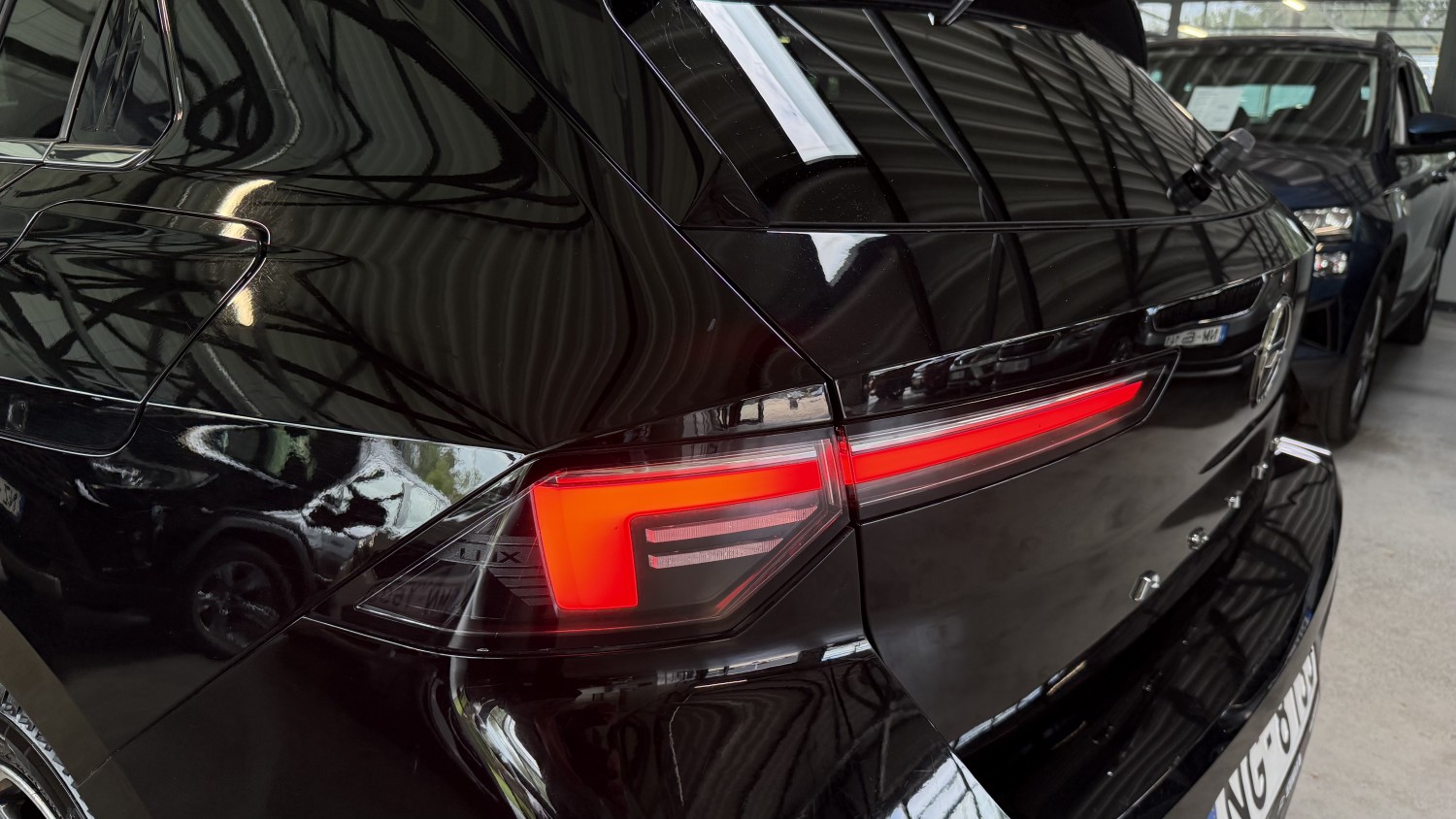 Car image 9