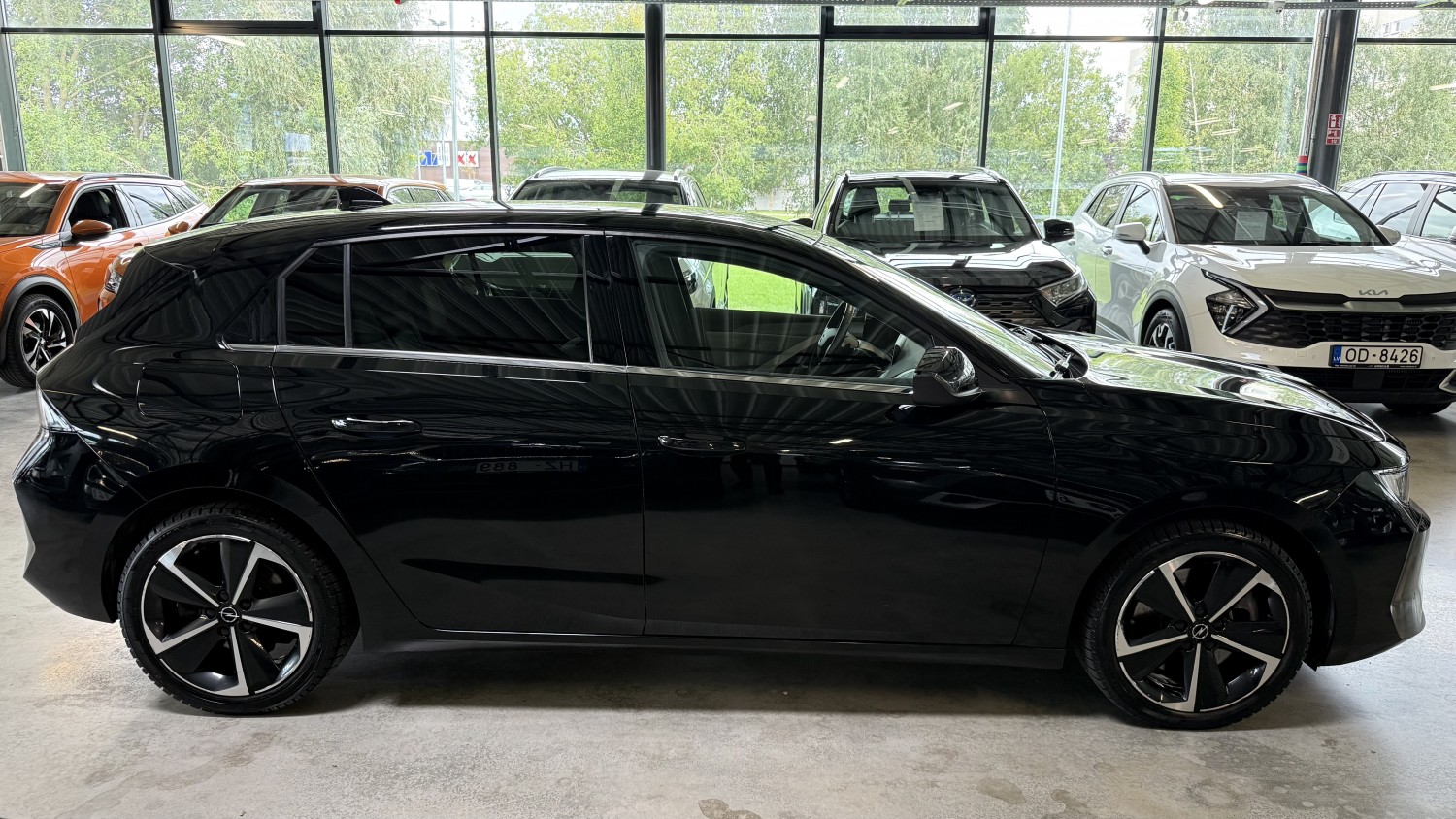 Car image 5