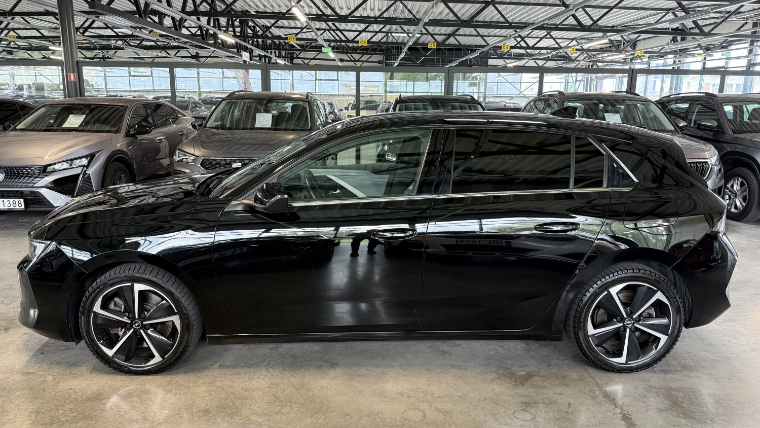 Car image 2