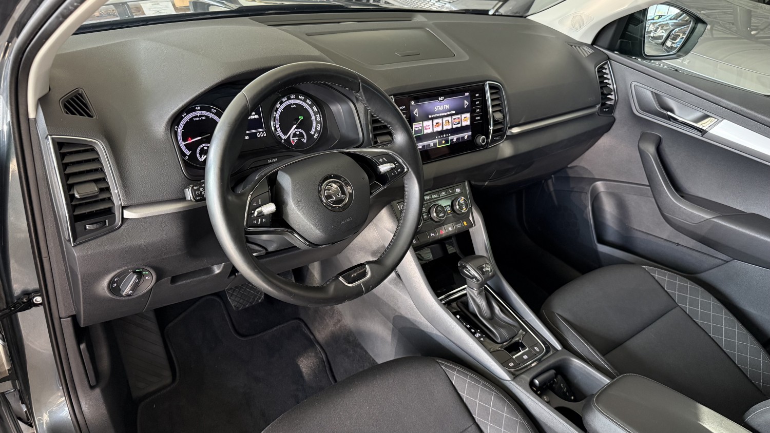 Car image 13