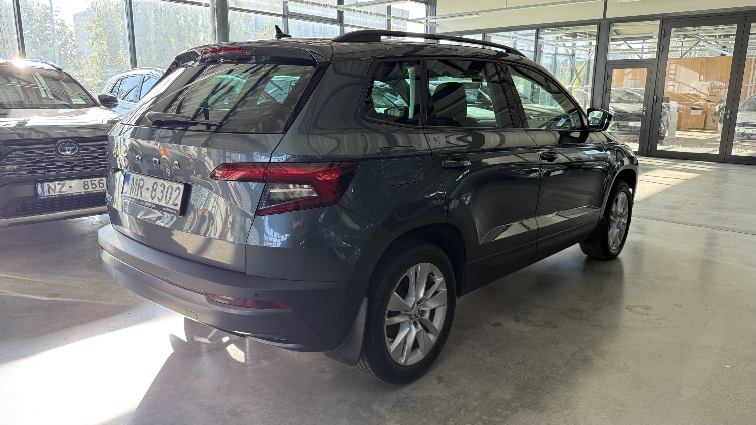 Car image 5