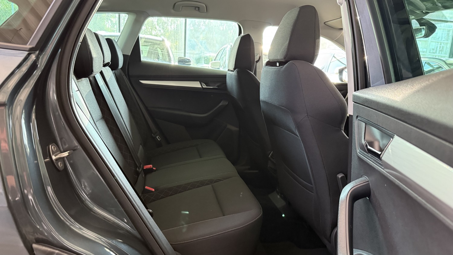 Car image 16