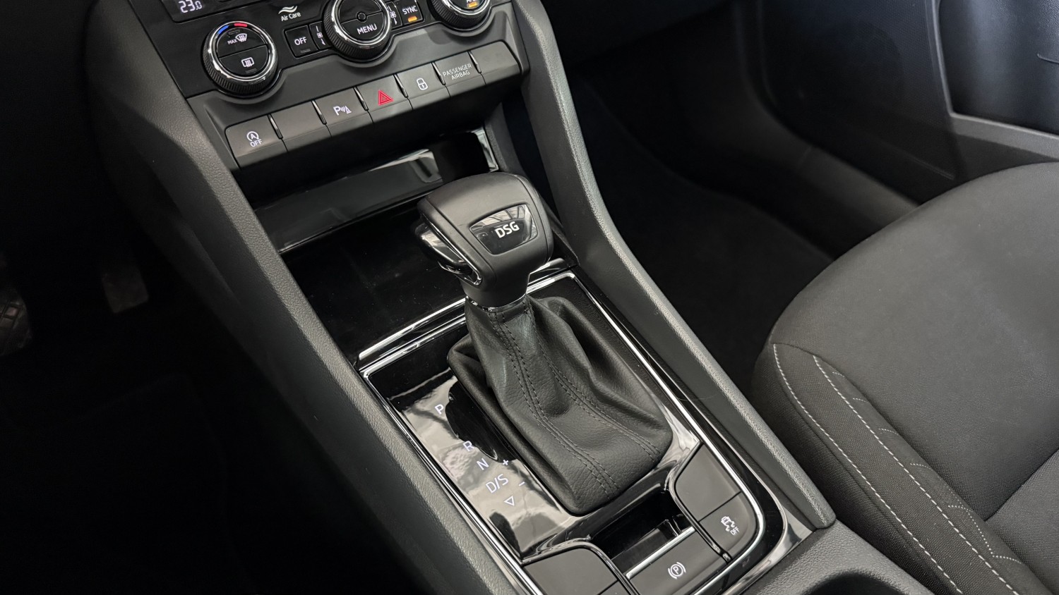 Car image 24