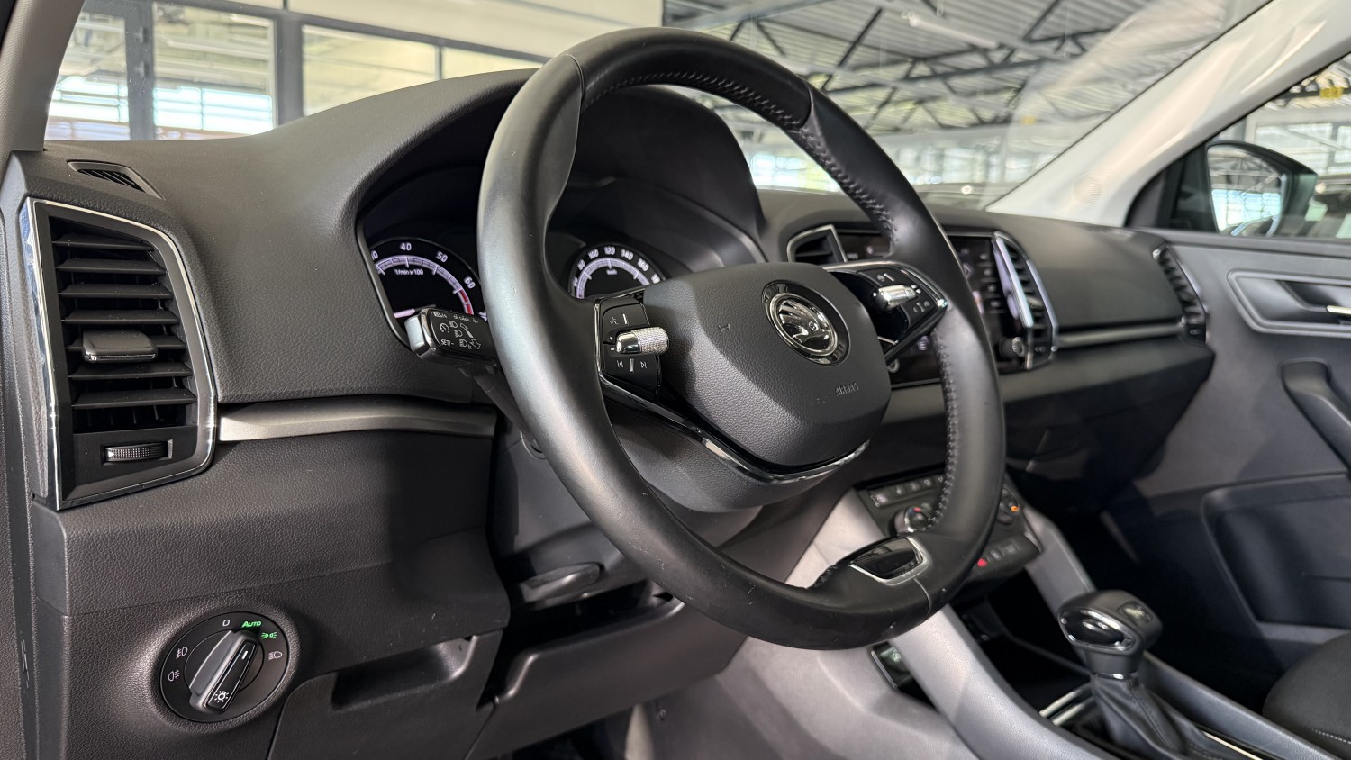 Car image 19