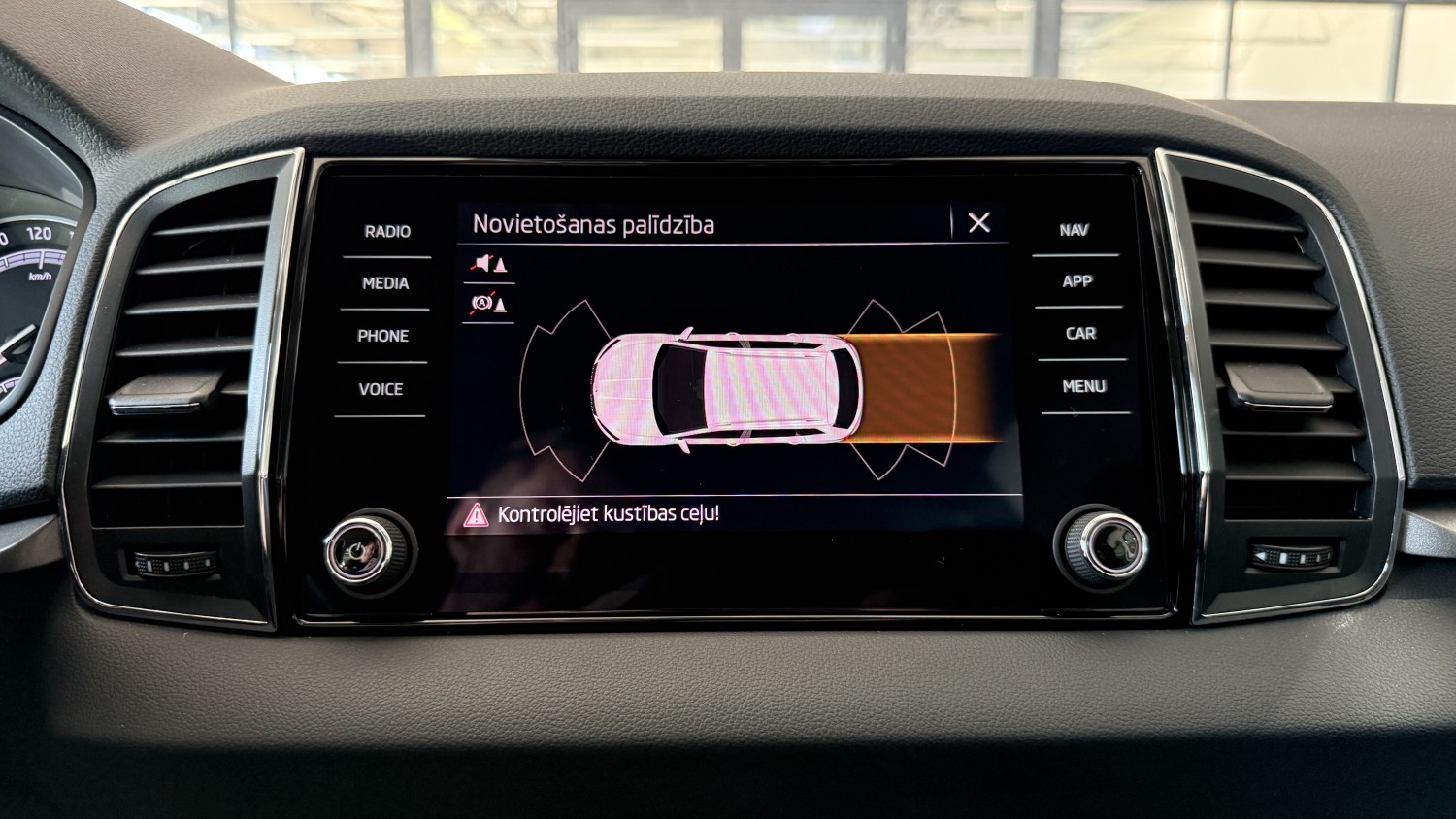 Car image 23