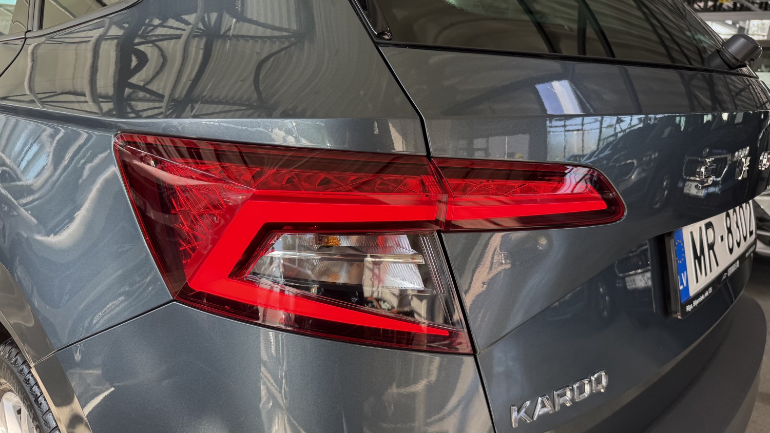 Car image 11