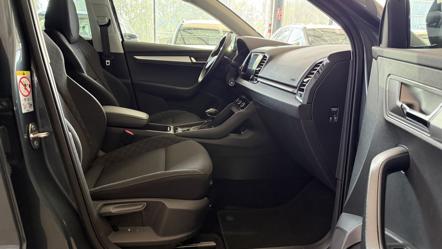 Car image 17