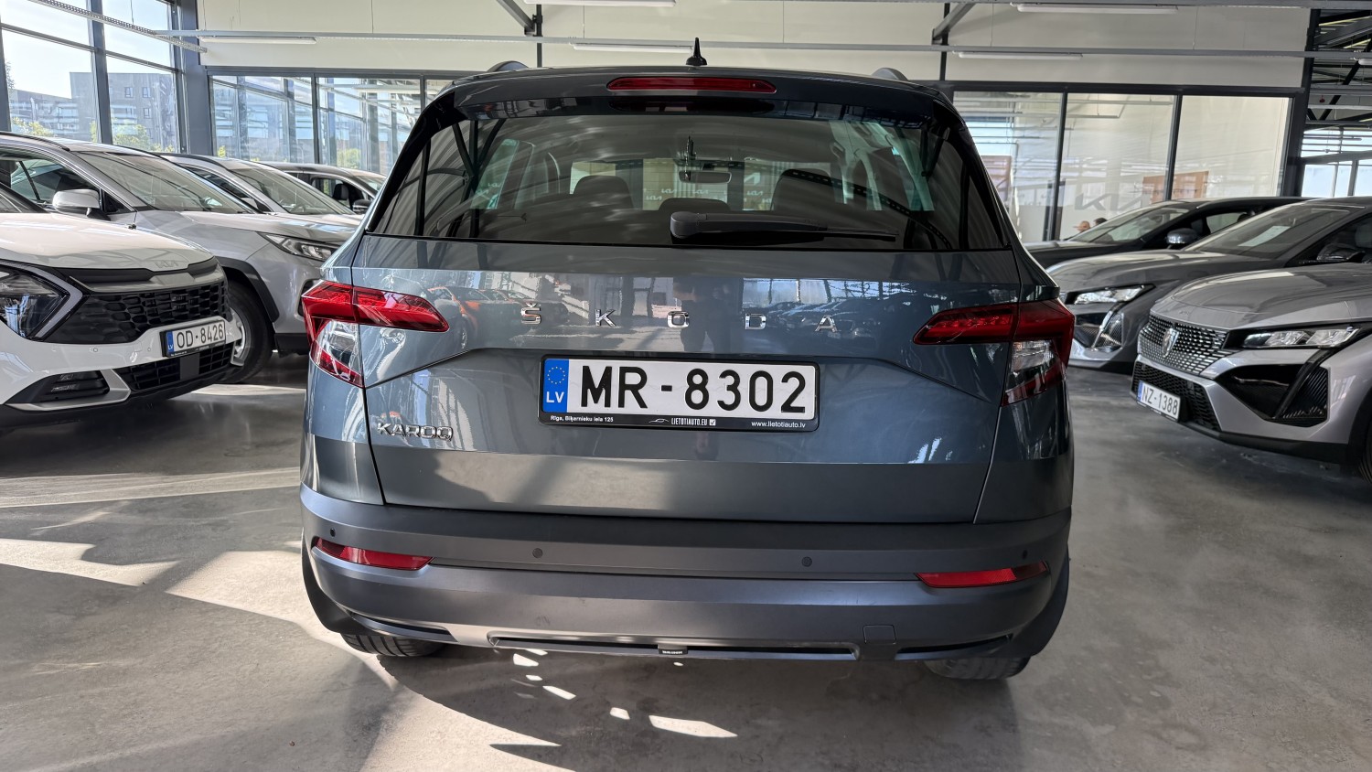 Car image 4